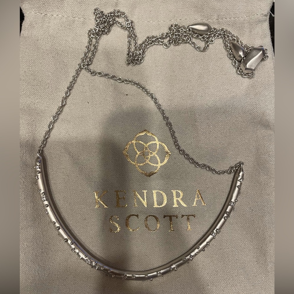 Kendra Scott necklace